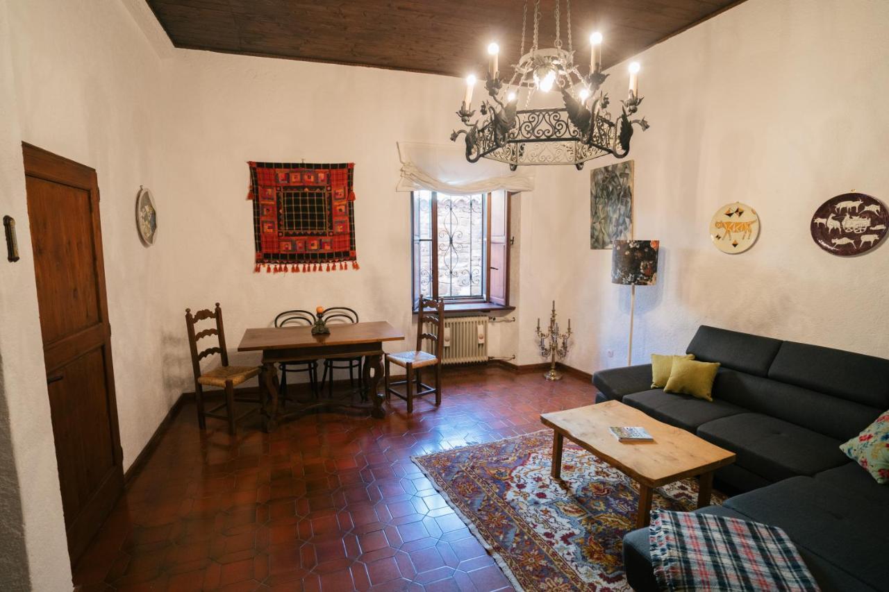 La Figarola - Traditional Townhouse Apartment *